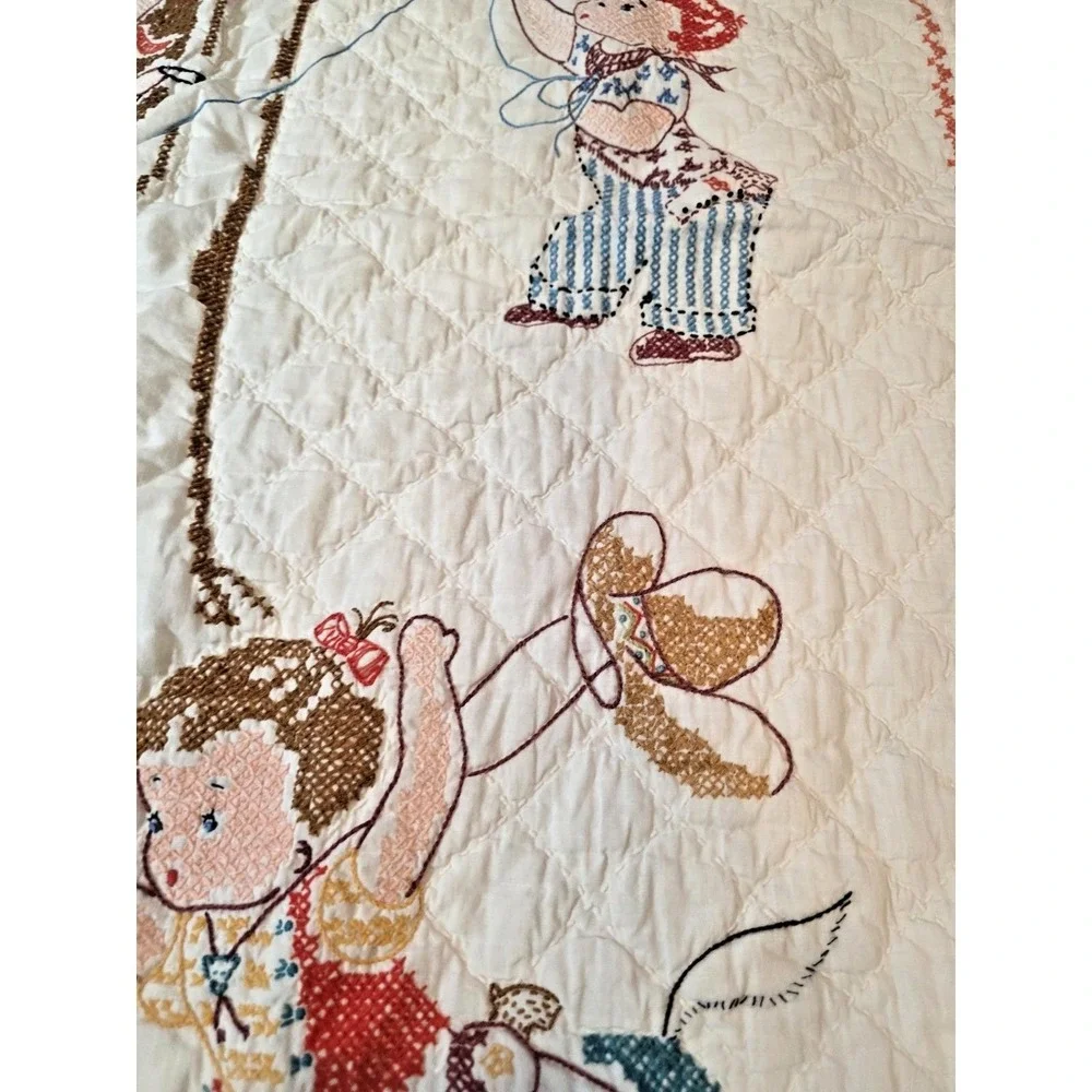 Vintage 1930s Hand Quilted Crib Blanket‎ Nursery Wall Decor Quilt Story Children